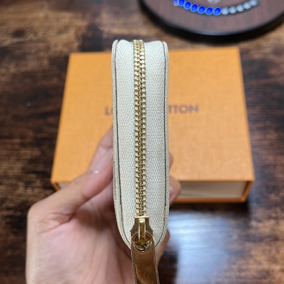 Louis Vuitton Zippy Coin Purse in Damier Azur - Picture 7 of 13